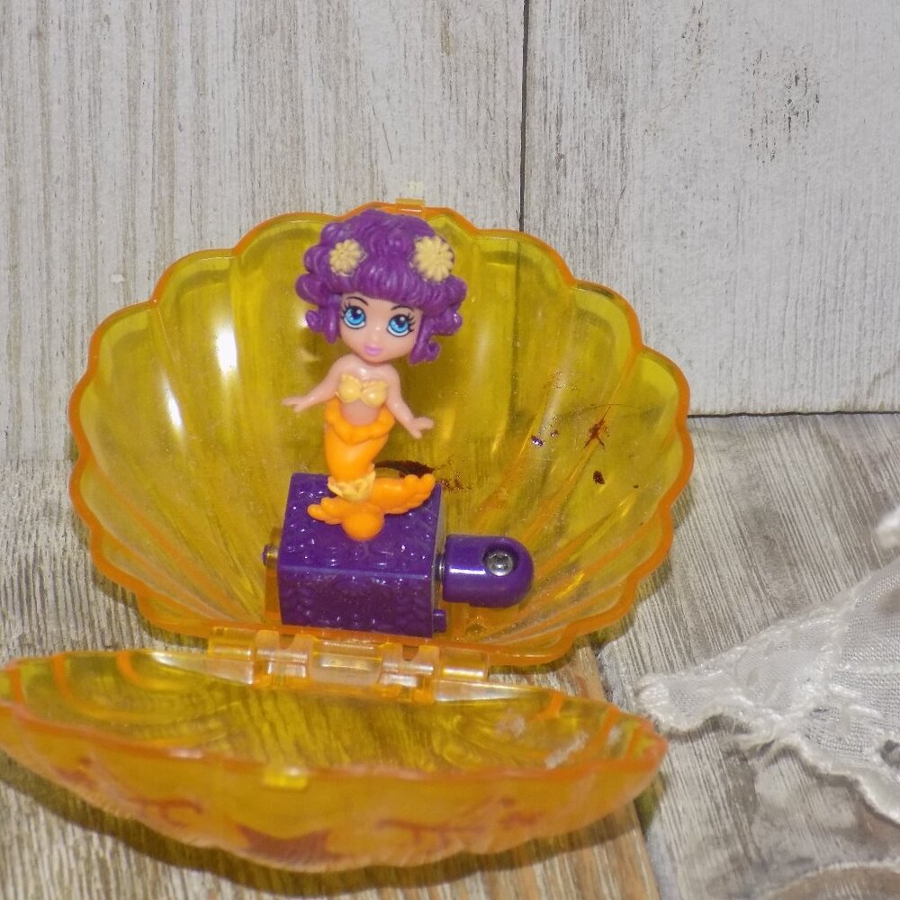 Mermaid Doll in Shell Little Doll. MATTEL 2009 RARE *